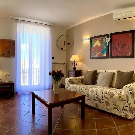 Appartamento Piccolo Arco Home, Alloggio Incantevole Con Patio Trani