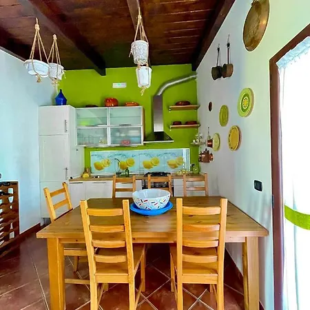 Piccolo Arco Home, Alloggio Incantevole Con Patio Trani
